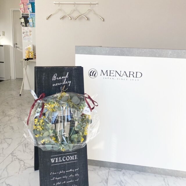 ・
⁡
メナードフェイシャルサロン✳︎オーナー様より
ウェルカムリースのオーダーいただきました✧
⁡
春といえば「ミモザ」❁⠜
鮮やかな黄色が元気を与えてくれますね✨
⁡
ミモザの生花は7日ほどと鑑賞期間が短いので、
美しい状態でより長く飾って楽しみたい方には
アーティフィシャルフラワー（高級造花）
がおすすめです👏
⁡
サロンにお越しいただく
たくさんのお客様に笑顔になっていただけたら
嬉しいです♡
⁡
⁡
☑︎お店のイメージを変えたい方
☑︎お店のリニューアルを考えている方
☑︎女性のお客様を増やしたい方
☑︎空間を少しでも広く見せたい方etc...
お気軽にメッセージよりご相談くださいませ🕊️
⁡
植物の世話が苦手、虫が嫌い🐝
一年中植物を楽しみたい方、店舗様などには
フェイクグリーンがおすすめです✨
⁡
#ウェルカムリース#ミモザリース#玄関リース#メナードフェイシャルサロン#グリーン#植え込み#観葉樹木#植栽#アーティフィシャルグリーン#フェイクグリーン#店舗装飾#壁面緑化#リニューアル#店舗ディスプレイ#ディスプレイ#岐阜羽島#空間装飾#グリーン装飾#壁面装飾#グリーンアレンジ#ラヴィニュー#sdgs
